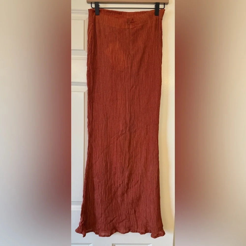 NWT Savannah Morrow Sereia Maxi Skirt in
Scarlette Peace Silk and Bamboo size XS - Picture 3 of 9